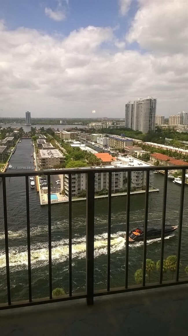 Photo - 290 174th St St Unit 2007