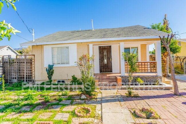 Photo - 7221 Olive St