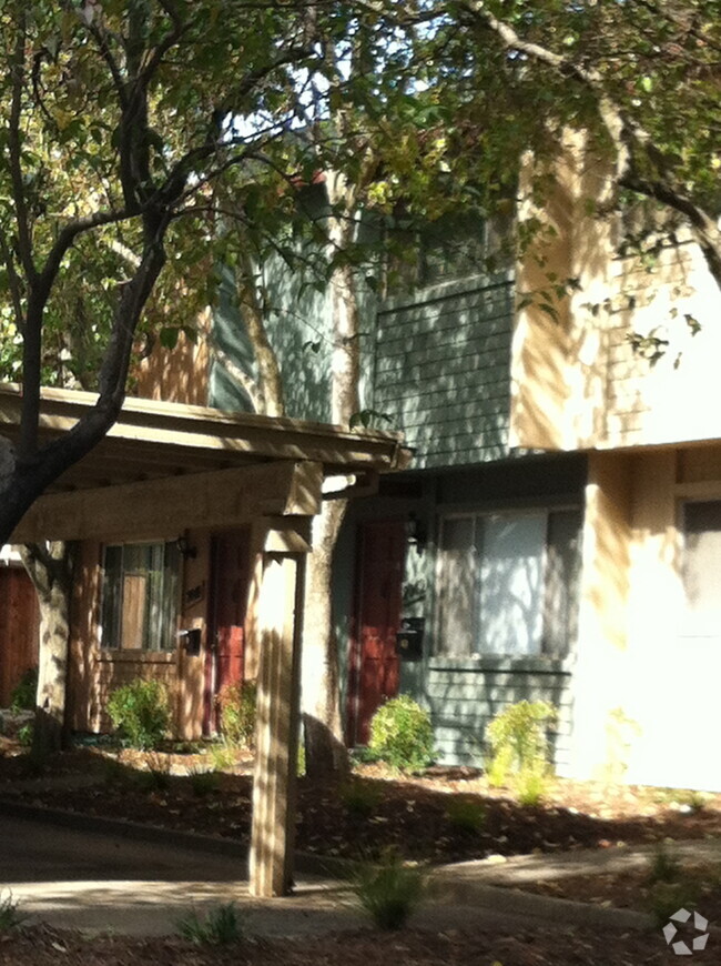 Building Photo - $500 OFF FIRST MONTH'S RENT-Two Story Cond... Rental