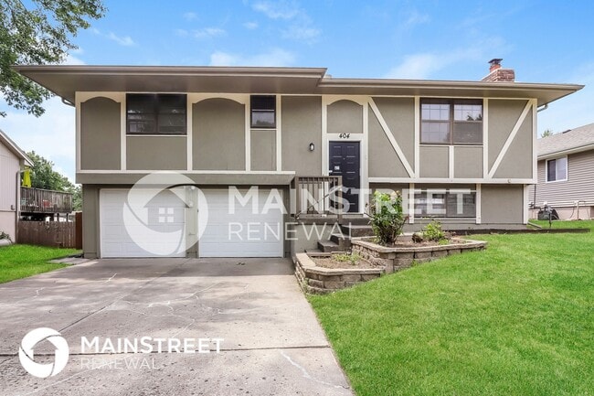 Building Photo - 404 SW Redwood Dr