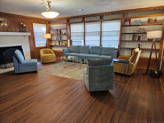 Photo - 1857 E Holmes Rd