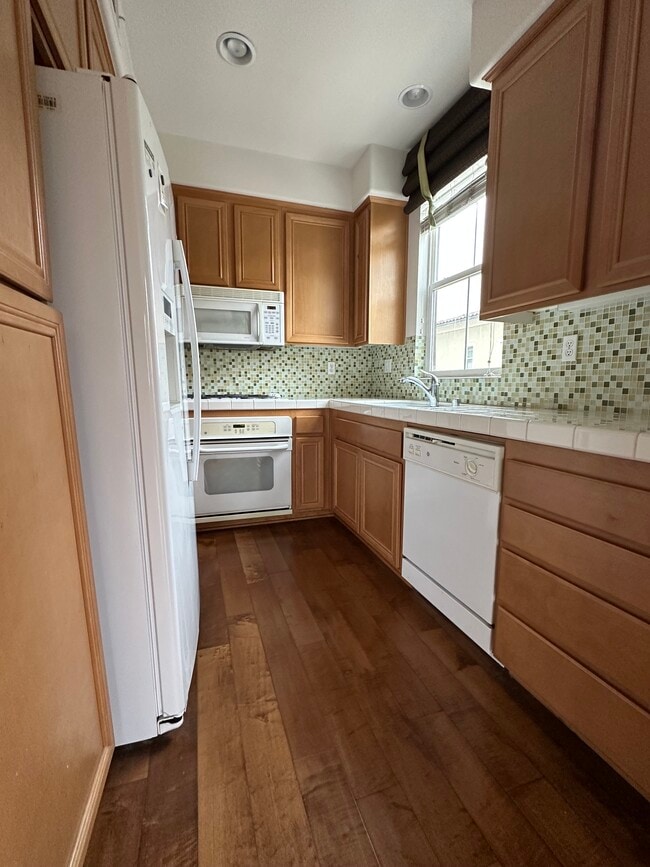 Building Photo - 5053 Plaza Promenade