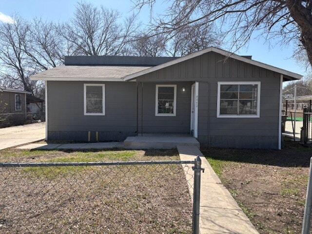 Building Photo - Fully Renovated 5BR with Rare Gated Backyard Parking - Move-In Ready