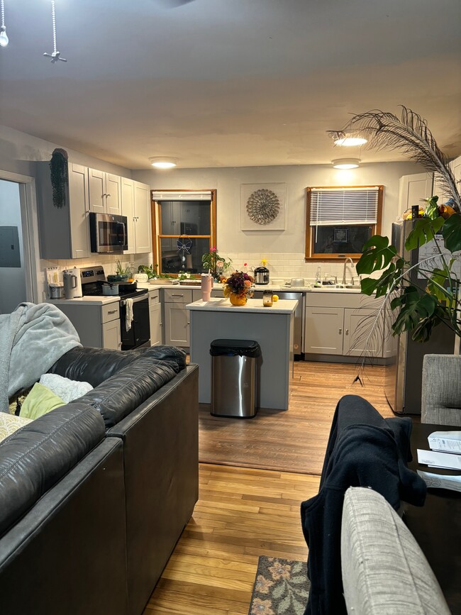 Building Photo - 218 Hunter St