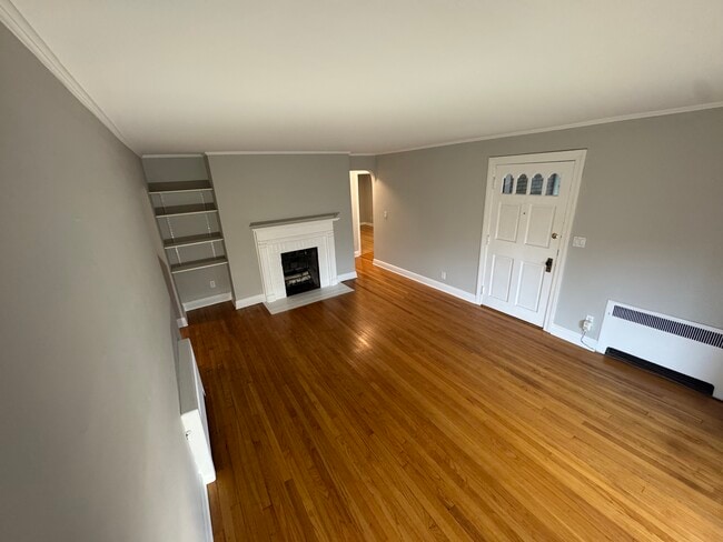 Building Photo - 2984 Linwood Ave Unit 1