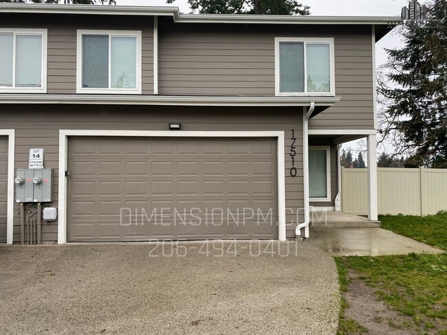 Building Photo - Spacious 4-bedroom, 2.5-bathroom townhouse-style home available in Tacoma!