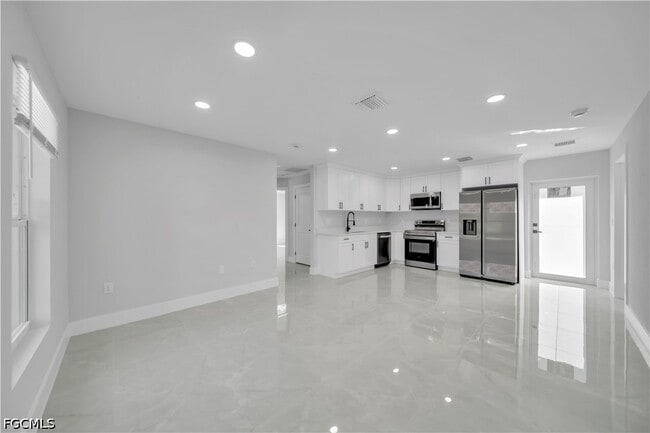 Photo - 4604 Queen Ave N