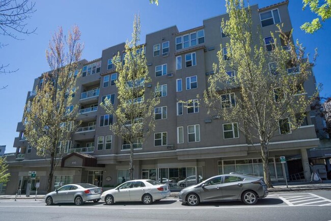 Building Photo - 2 bedroom in Seattle WA 98105 Rental