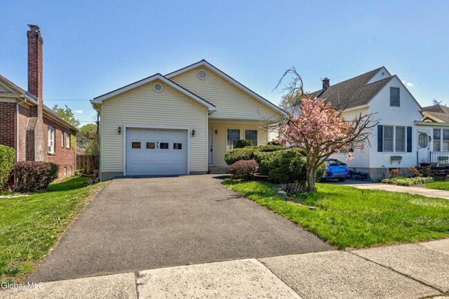 Photo - 75 Edgecomb St