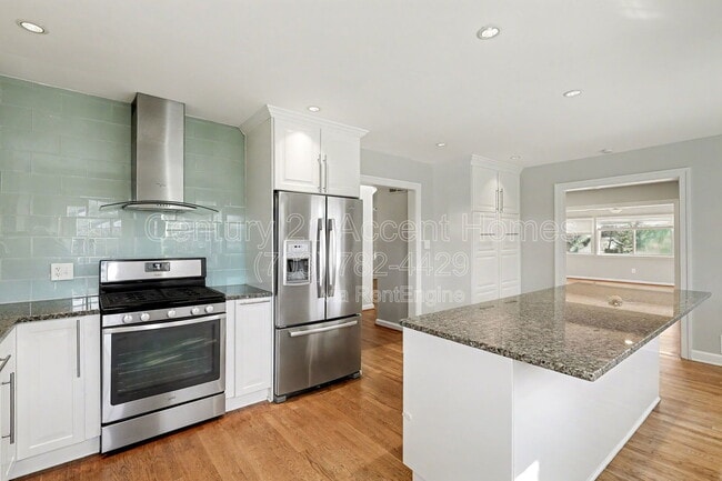 Photo - 3107 Valley Ln