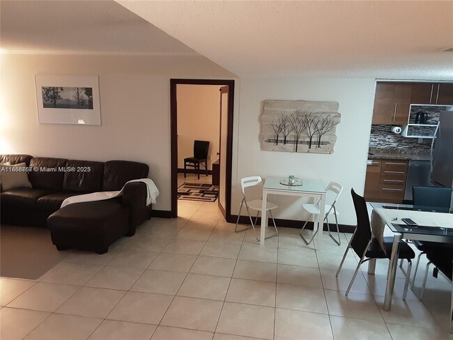 Photo - 200 178th Dr Unit 612