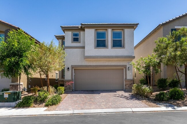 Building Photo - MOUNTAINS EDGE 3 BEDROOM HOME!