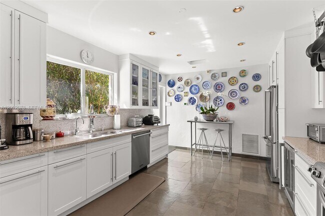 Photo - 482 NE 93rd St