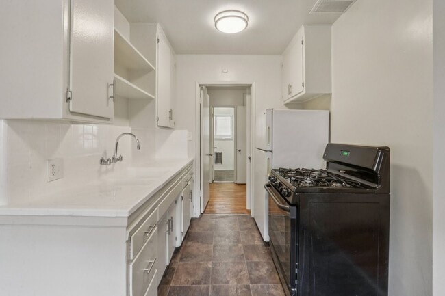 Photo - 652 Veteran Ave