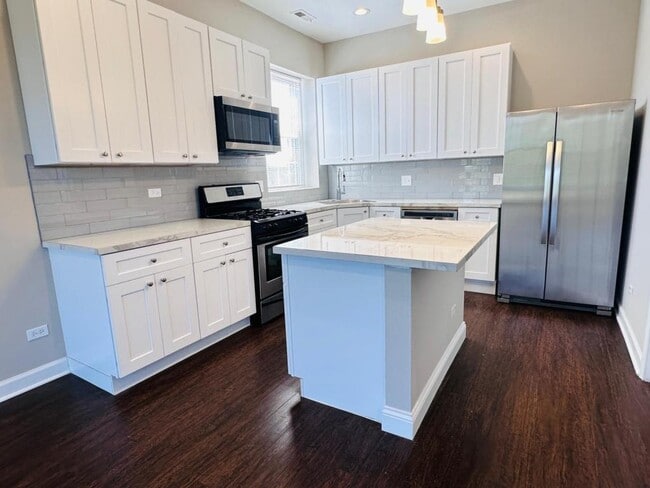 Building Photo - 5320 S Wabash Ave Rental
