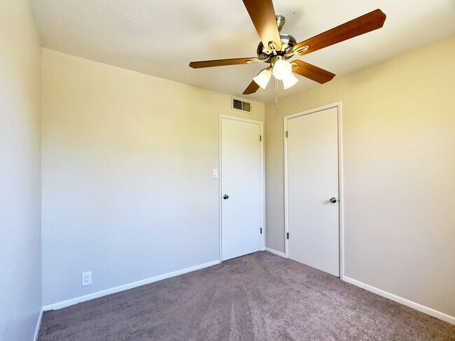 Photo - 1913 E El Parque Dr