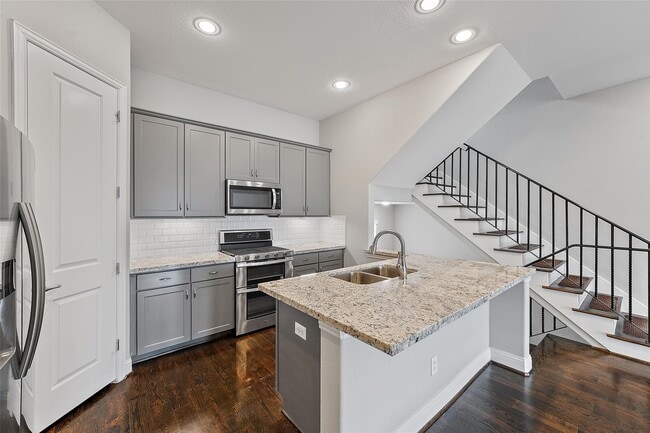 Photo - 1221 W 19th St
