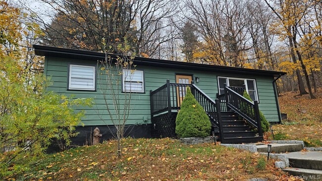 Building Photo - 40 Woodbury Rd