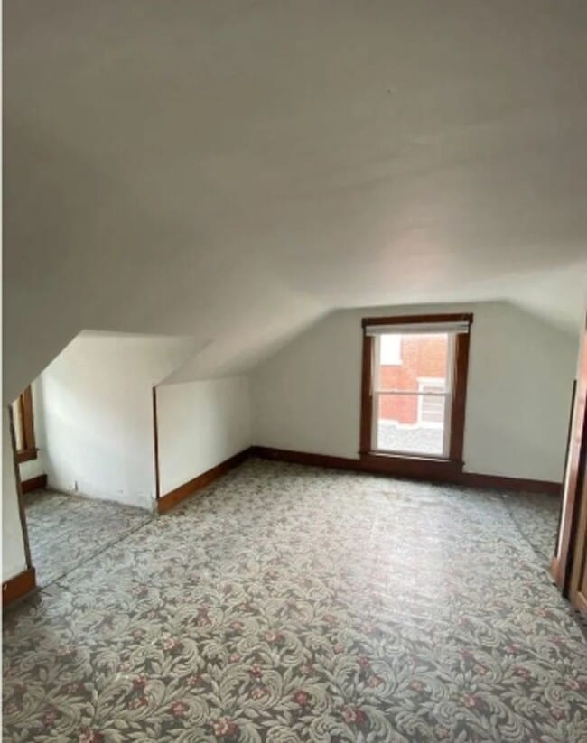 Building Photo - 216-218 W Lamb St Unit 216