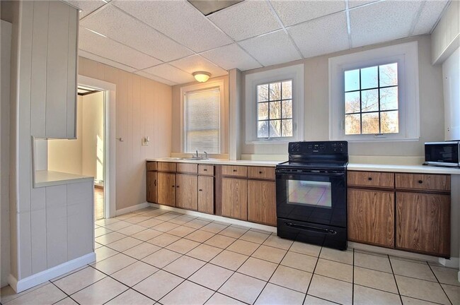 Photo - 19 1/2 Greenman Ave