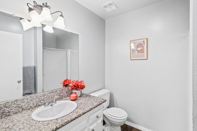 Photo - Villa Marseilles Apartments