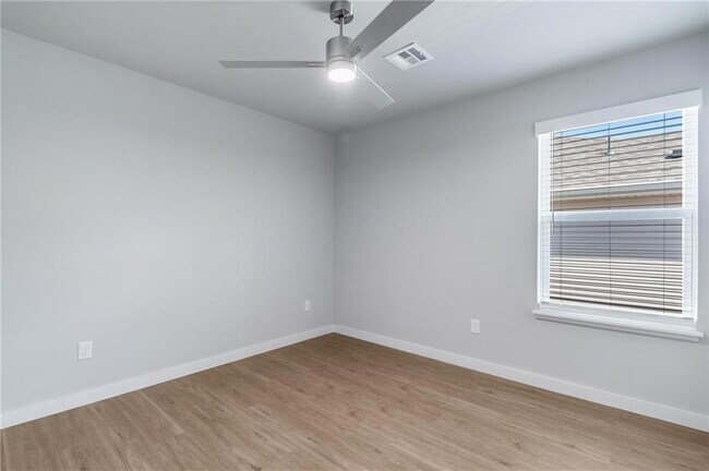 Photo - 6302 NW Kathleen St