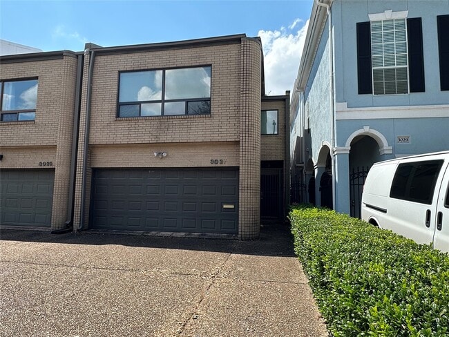 Building Photo - 3027 Bissonnet St Rental