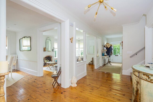 Photo - 135 Meeting House Ln