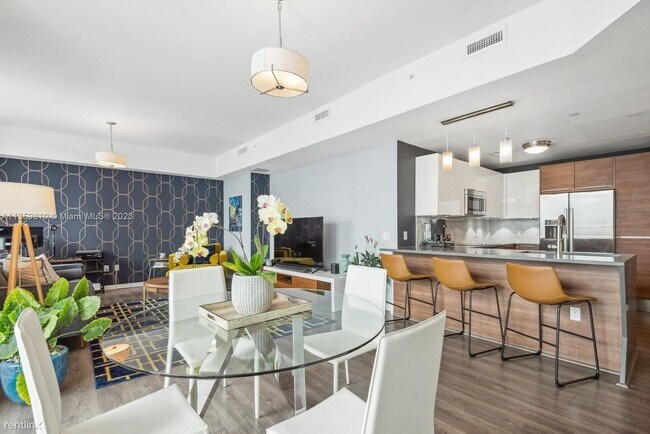 Photo - 1 br, 1 bath Condo - 601 NE 27th St Beauti...