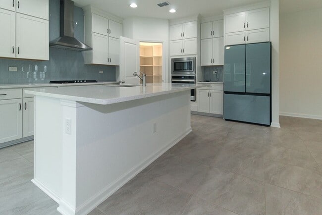 Photo - 254 Starnberg Ct