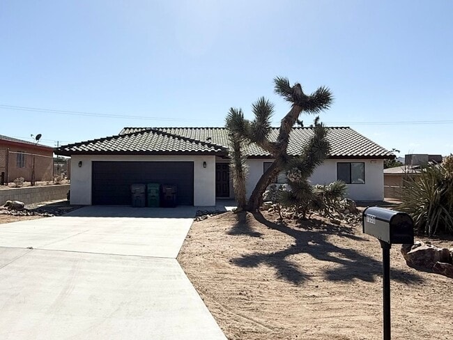 Building Photo - **COMING SOON ** 3 Bed 2 Bath Home