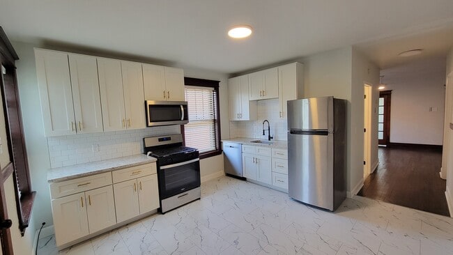 Building Photo - 5537 Holly Hills Ave Unit 5537A