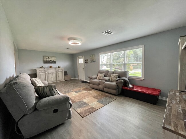 Photo - 1116 Lake St