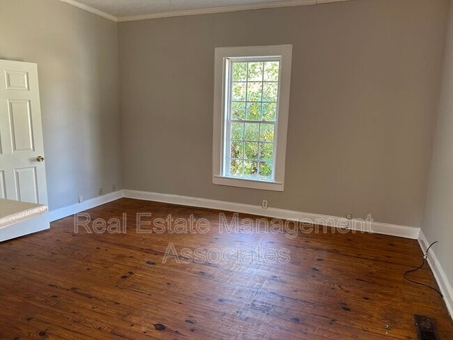 Photo - 192 Poplar St