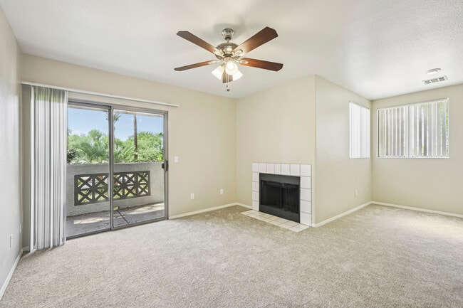 Reúnanse alrededor de la chimenea y hagan que cada noche sea acogedora. - Indigo Creek