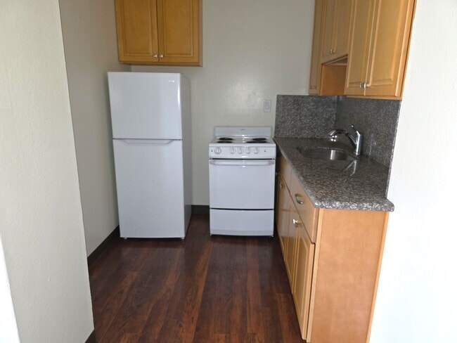 Building Photo - Newly Remodeled -1-bedroom, 1-bathroom apa... Unit H Rental