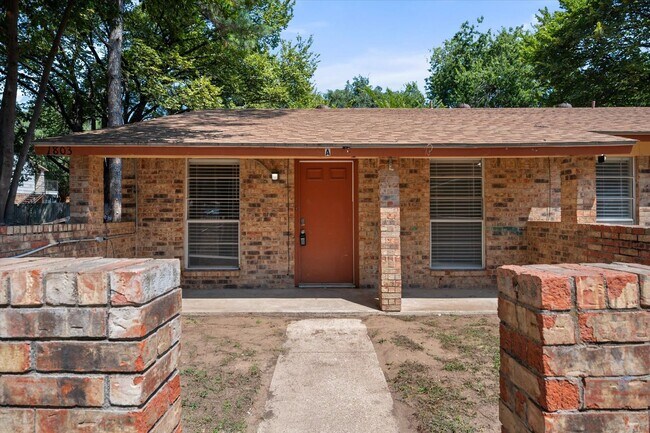Building Photo - 1803 Harry Ct Unit A Rental