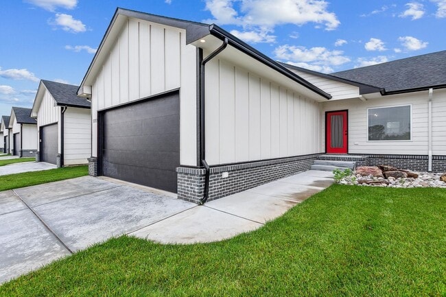 Building Photo - 5121/23 S Chase Ave Unit 5123 Chase