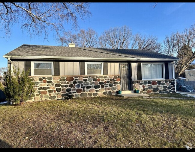 Building Photo - 7144 N 43rd St Rental