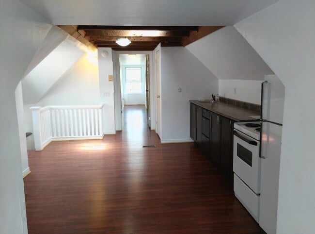 Photo - 208 John St N Unit 3