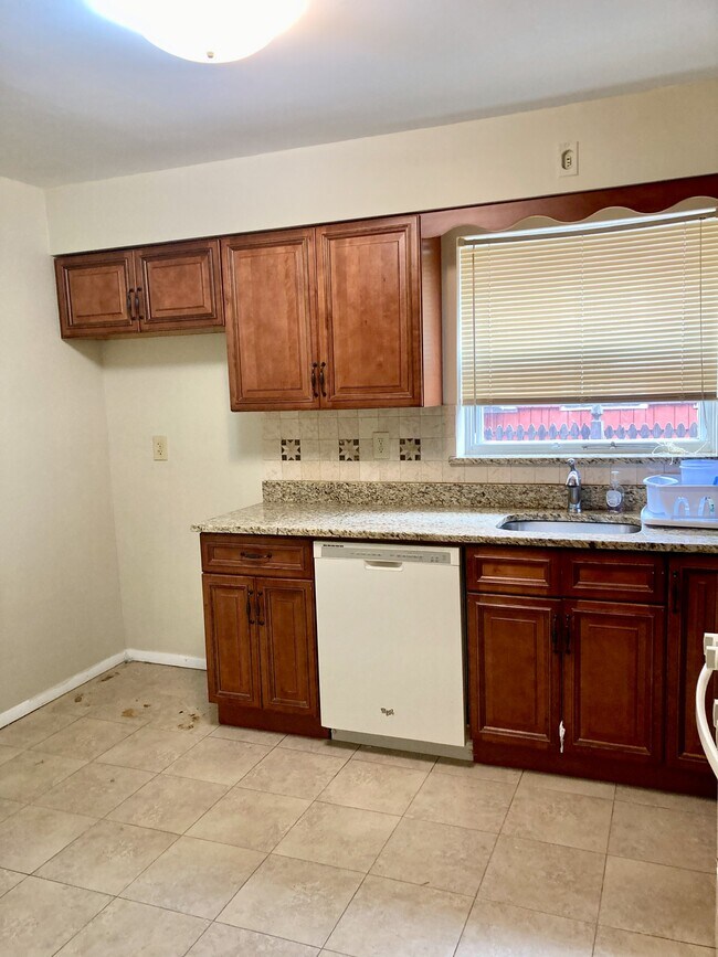 Photo - 2065 E 19th St Unidad 3