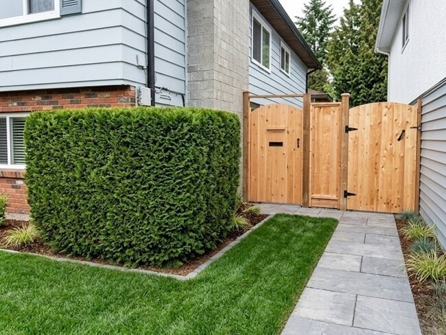 Photo - 7170 116 St