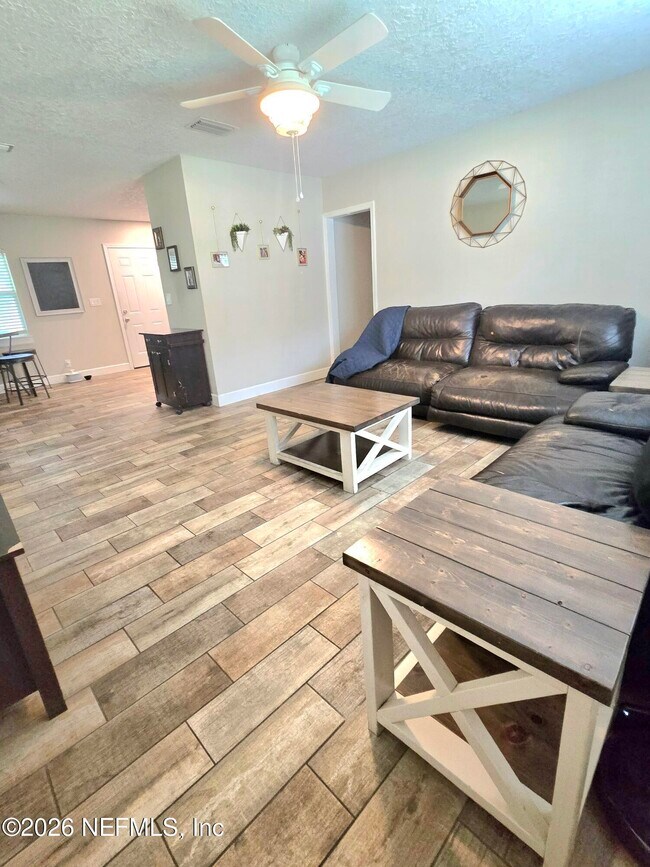 Photo - 615 Luna Ct