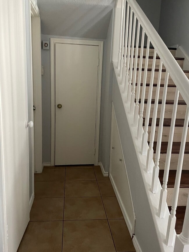 Building Photo - 9250 Beechnut St Unit 21