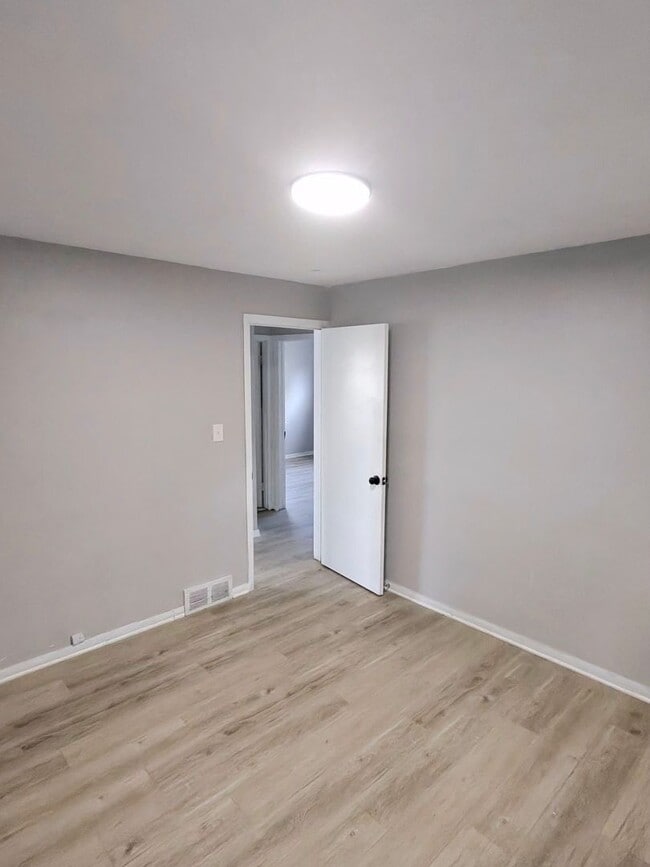 Photo - 3 bed 1 bath newly renovated