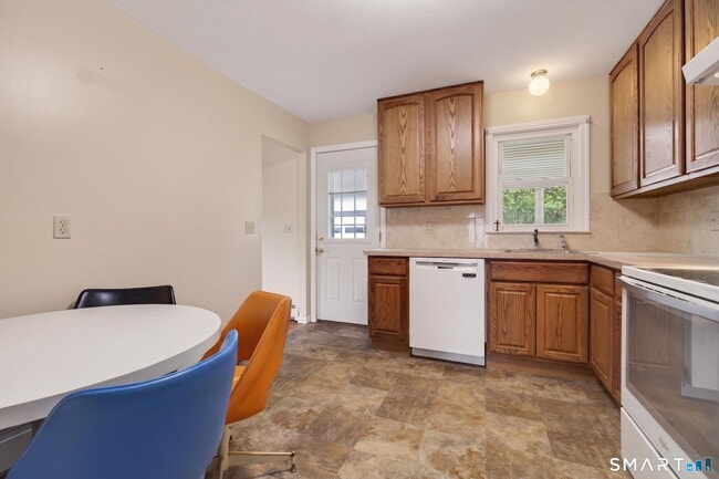 Photo - 121 Cherry Hill Rd