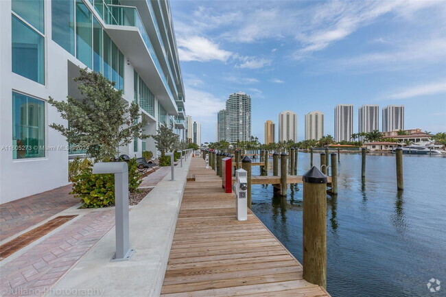 Building Photo - 400 Sunny Isles Blvd Rental