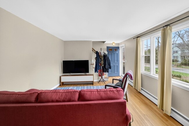 Photo - 10 Dewolf Ave