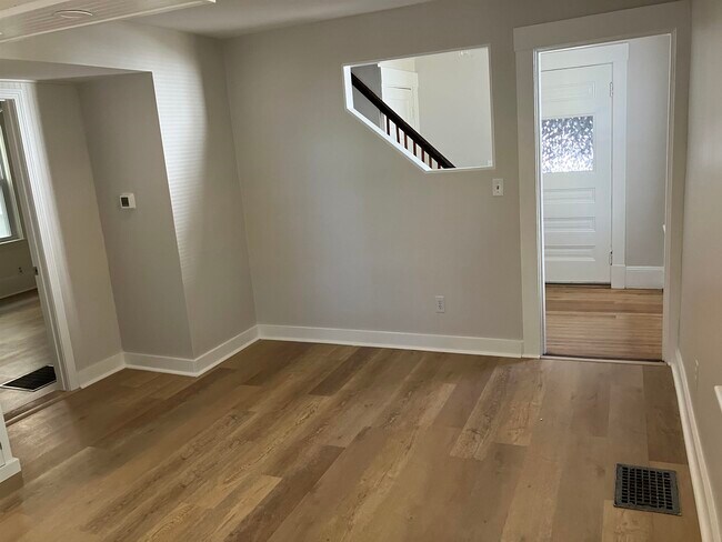 Photo - 145 Stark St