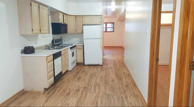 Photo - 1520 W Superior St Unit G